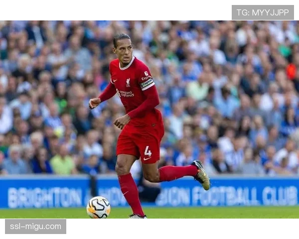 更衣室的演讲：特写利物浦队长范戴克在双红会前激励球队保持高压强度